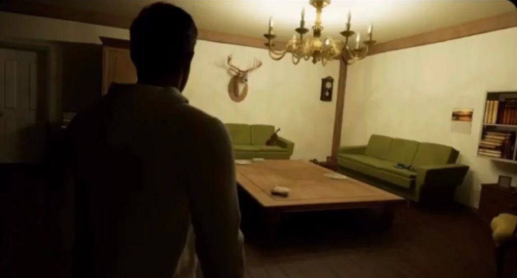 Sala de estar iluminada com Ethan de costas